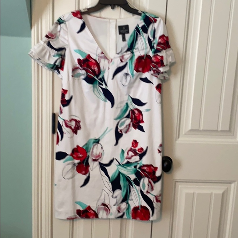 Beautiful flowered Adrianna Papell dress